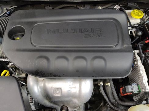 Used 2019 Jeep Cherokee Latitude Plus w/ Comfort/Convenience Group AWD/4WD image 30