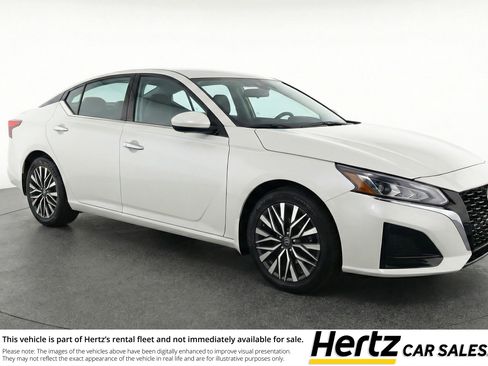 Used 2025 Nissan Altima 2.5 SV FWD image 1