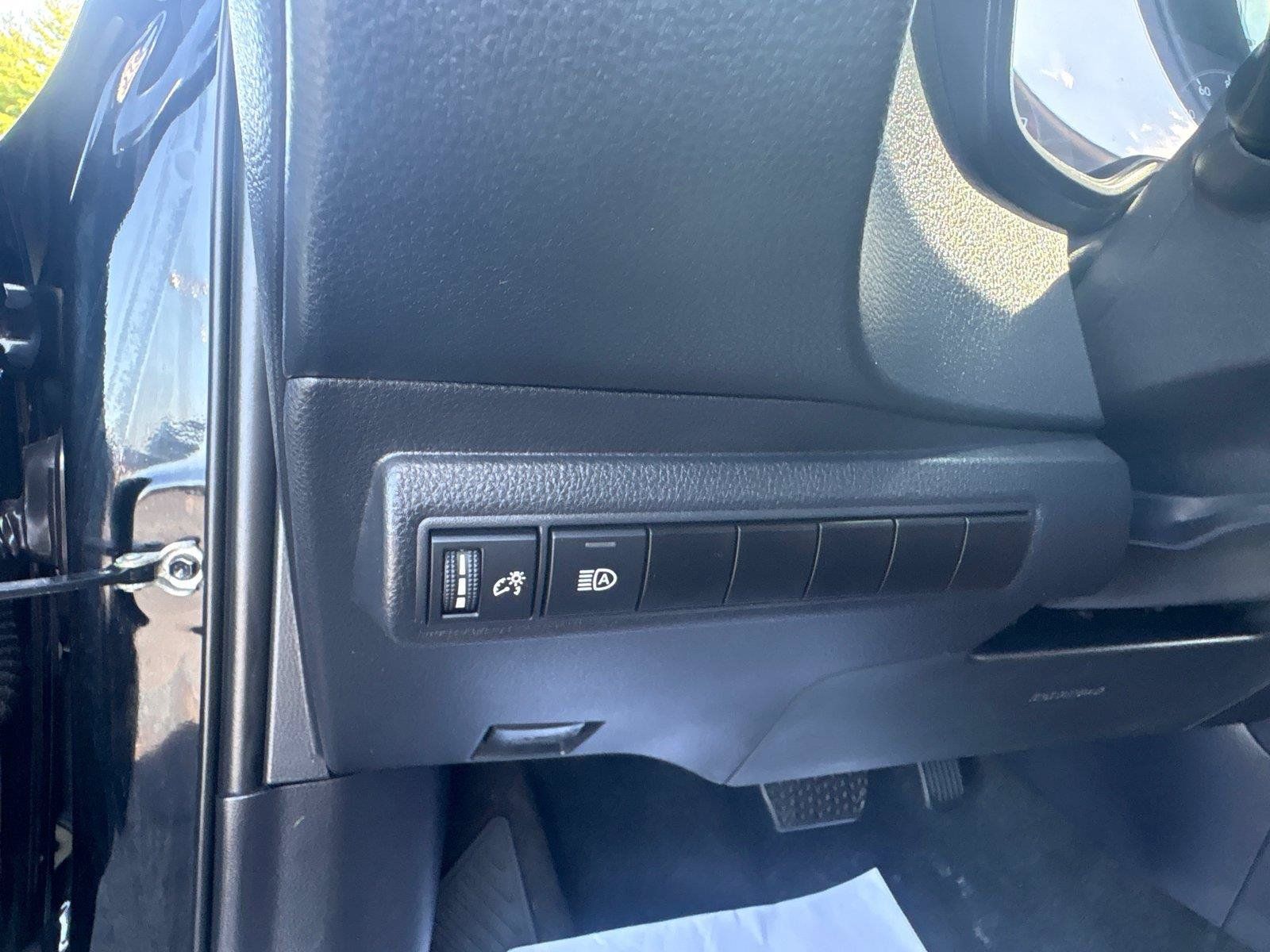 Used 2025 Toyota Corolla LE FWD image 21