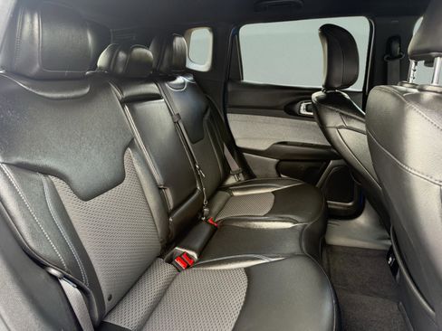 Used 2024 Jeep Compass Latitude image 32