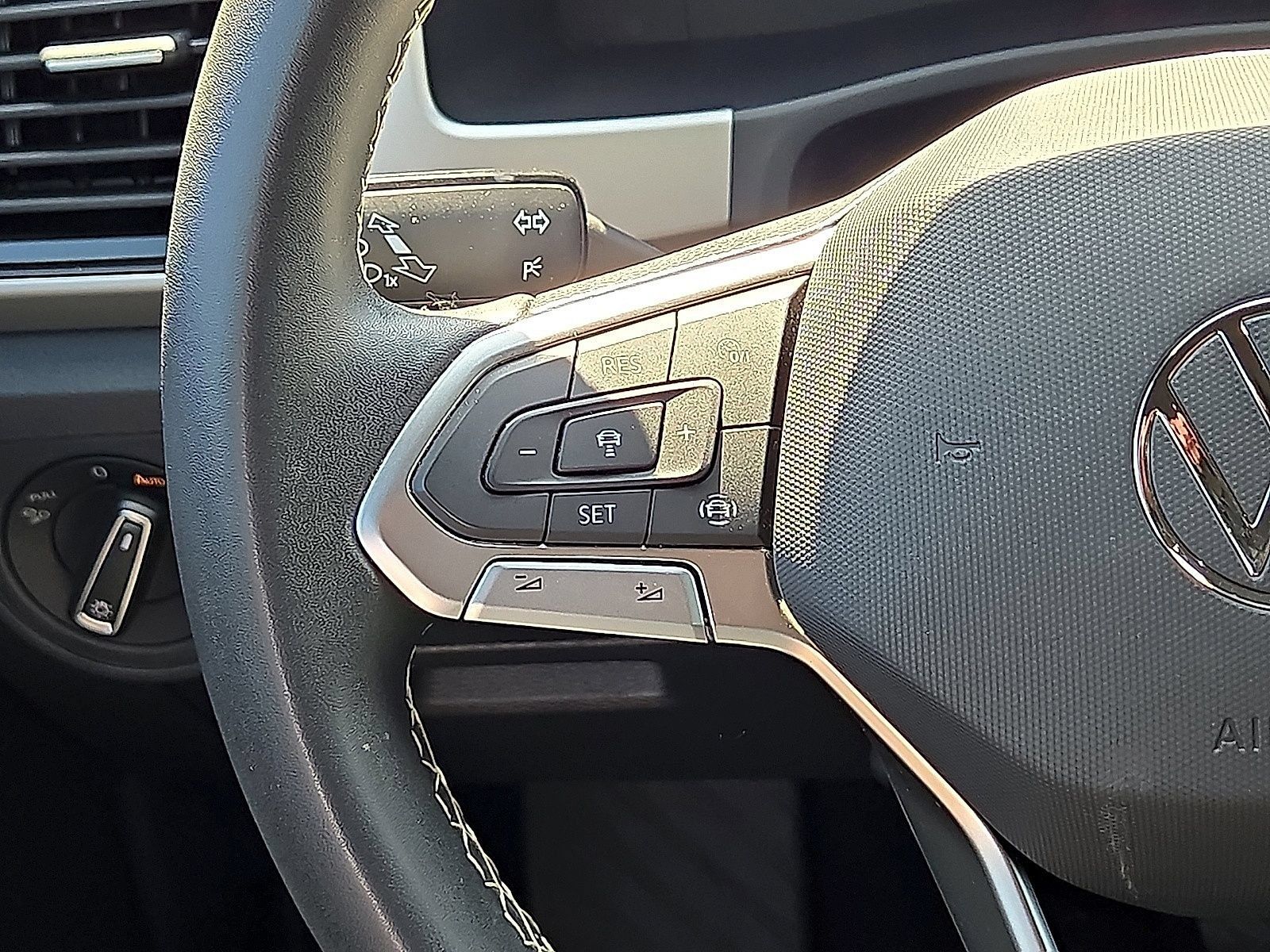 Used 2023 Volkswagen Atlas Cross Sport SE w/ Panoramic Sunroof Package FWD image 19