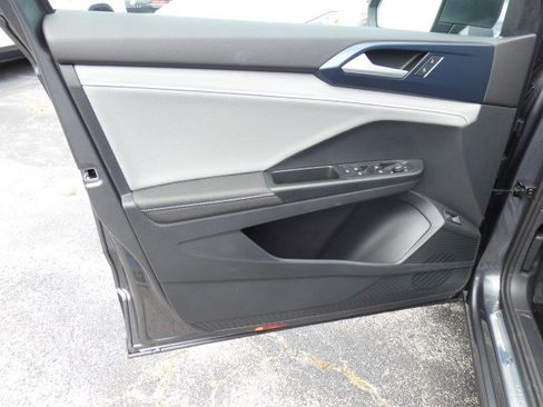 New 2024 Volkswagen Taos SE image 10