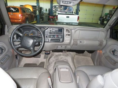 Used 1999 GMC Suburban 2500 w/ Marketing Opt Pkg 3 image 43