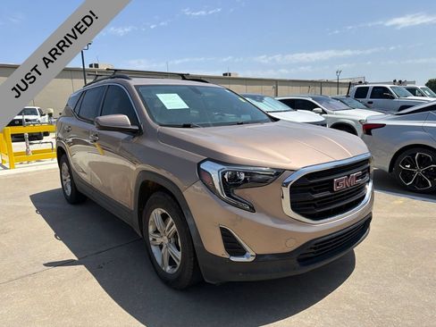 Used 2018 GMC Terrain SLE w/ Driver Convenience Package FWD image 3