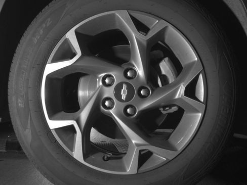 Used 2025 Chevrolet Trax LT FWD image 13