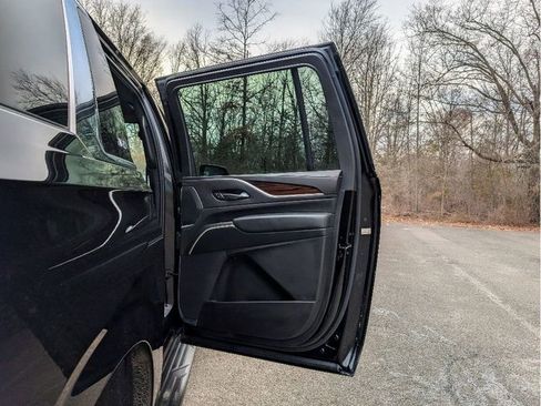 Used 2023 Cadillac Escalade ESV Premium Luxury AWD/4WD image 13