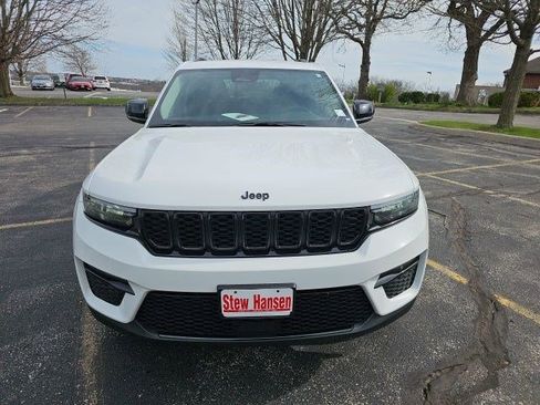 Used 2023 Jeep Grand Cherokee Limited w/ Black Appearance Package image 9