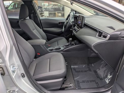 Used 2024 Toyota Corolla LE image 32