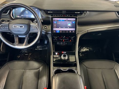 Used 2022 Jeep Grand Cherokee L Limited AWD/4WD image 4