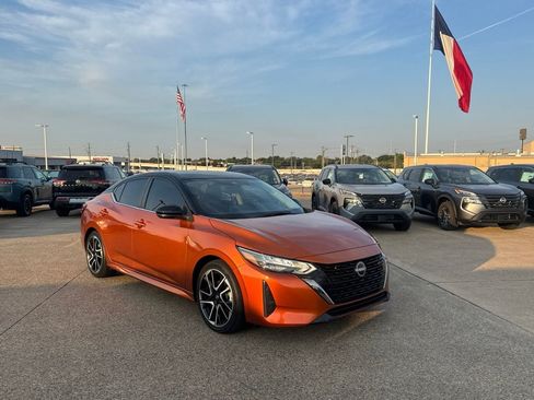 Certified 2025 Nissan Sentra SR FWD image 1