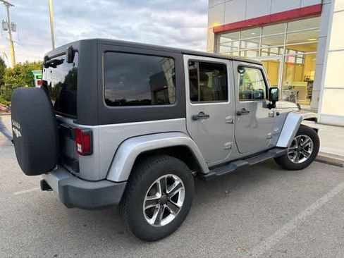 Used 2015 Jeep Wrangler Unlimited Sahara AWD/4WD image 7