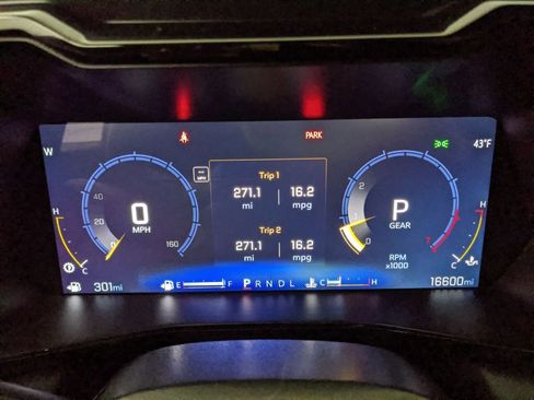 Used 2024 Chevrolet Colorado LT w/ LT Convenience Package image 18