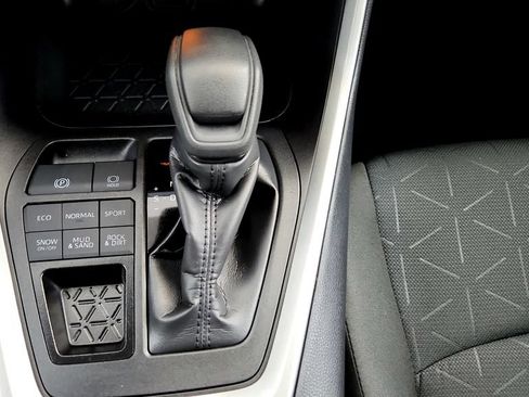 Certified 2025 Toyota RAV4 XLE AWD/4WD image 28