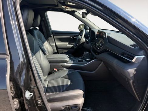 Used 2025 Toyota Highlander XSE AWD/4WD image 15