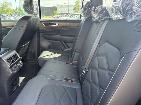 New 2025 Volkswagen Atlas SE image 12