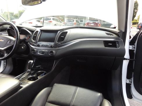 Used 2017 Chevrolet Impala LT image 25