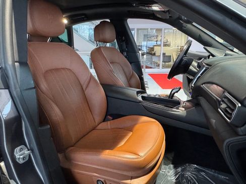 Used 2019 Maserati Levante image 26