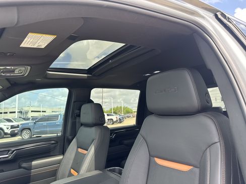 Used 2025 GMC Sierra 2500 AT4 w/ AT4 Premium Plus Package image 7