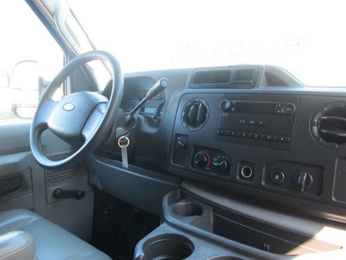 Used 2014 Ford E-250 and Econoline 250 image 9