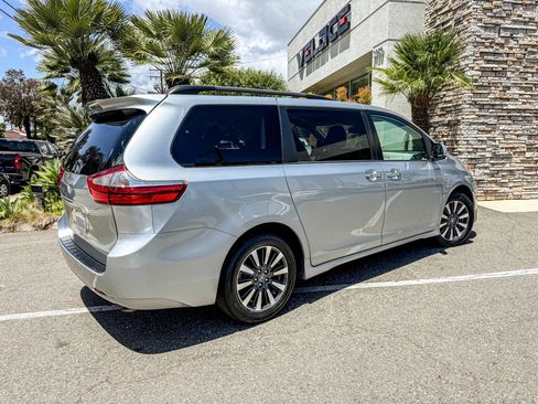 Used 2019 Toyota Sienna XLE w/ XLE Navigation Package AWD/4WD image 7