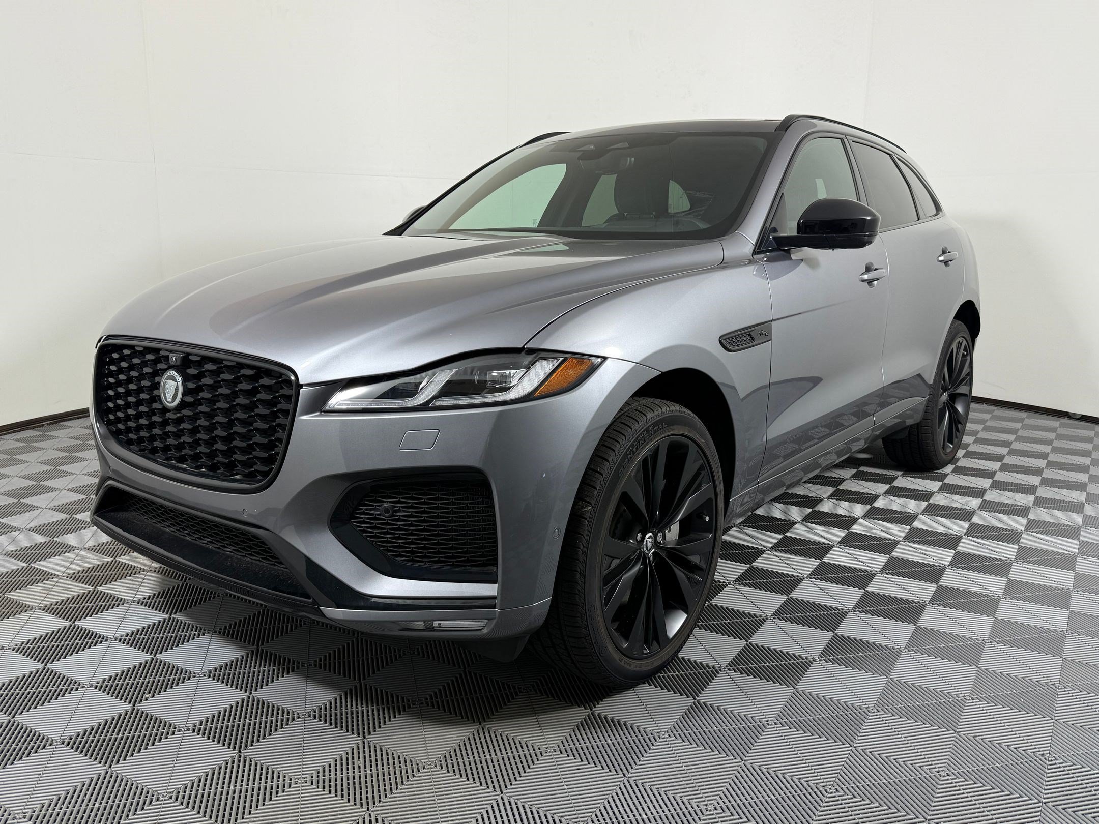 New 2026 Jaguar F-PACE R-Dynamic S AWD/4WD image 1