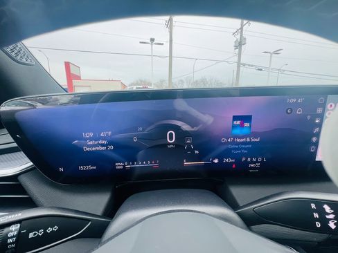 Used 2025 Buick Enclave Sport Touring image 23