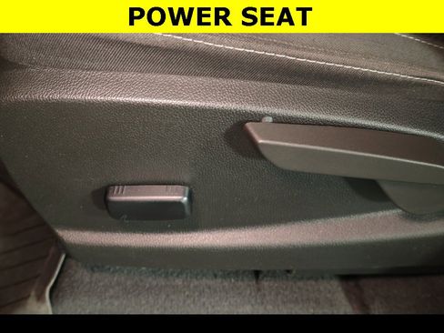 Used 2022 Chevrolet Colorado LT w/ LT Convenience Package image 4