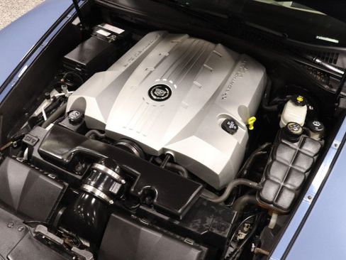 Used 2005 Cadillac XLR RWD image 16