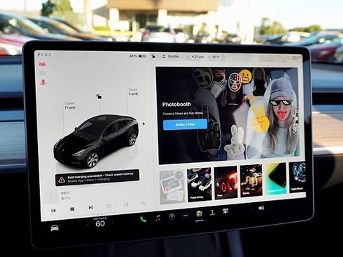 Used 2023 Tesla Model Y Long Range image 32