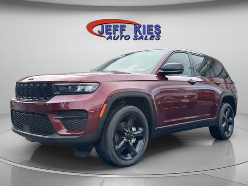 Used 2023 Jeep Grand Cherokee Altitude image 1