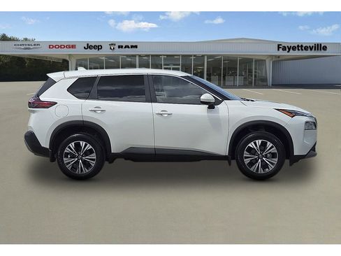 Used 2023 Nissan Rogue SV FWD image 2