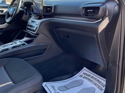 Used 2022 Ford Explorer XLT image 45