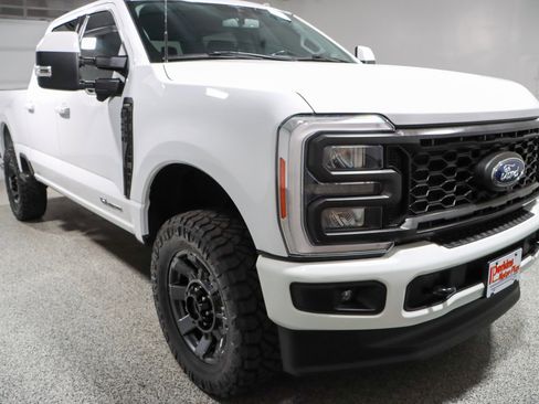 Used 2023 Ford F250 Lariat w/ Sport Appearance Package AWD/4WD image 5