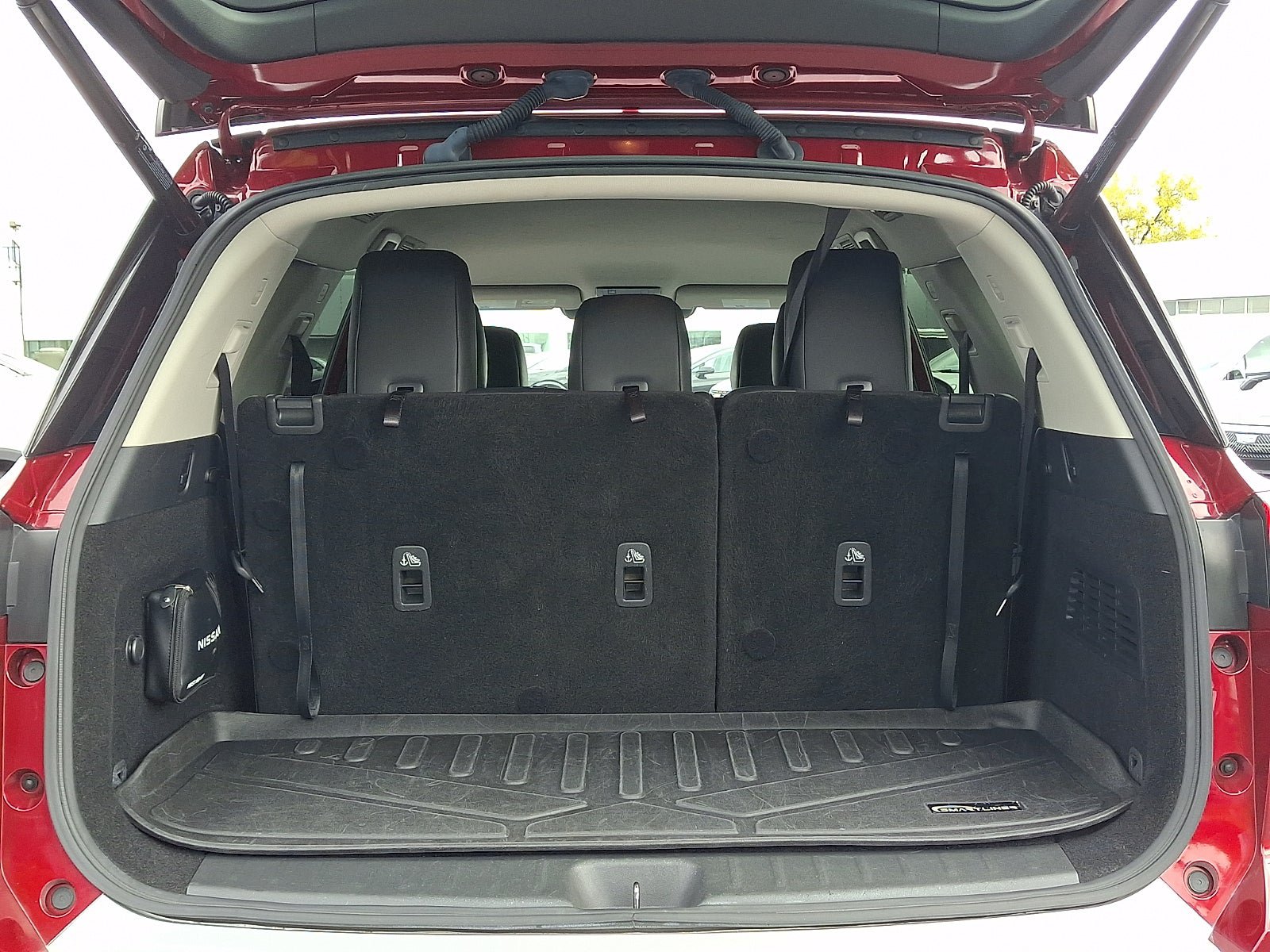 Used 2023 Nissan Pathfinder SL w/ Cargo Package AWD/4WD image 28