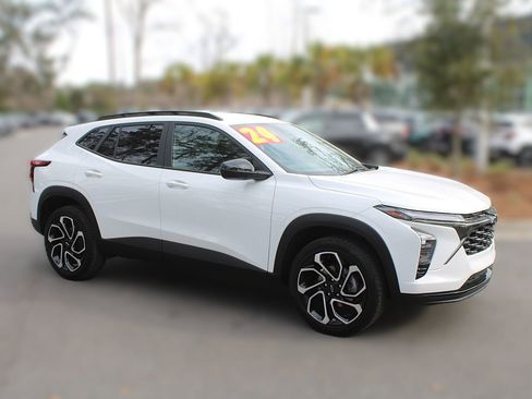 Used 2024 Chevrolet Trax RS image 14