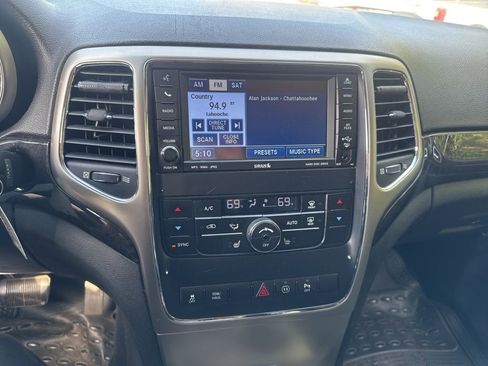 Used 2011 Jeep Grand Cherokee Laredo image 10