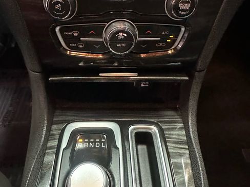 Used 2016 Chrysler 300 Limited image 16