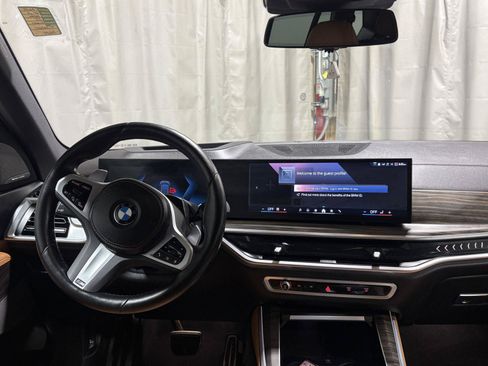 Used 2024 BMW X5 xDrive40i w/ M Sport Package AWD/4WD image 3