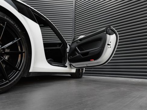 Certified 2022 Porsche 911 Carrera w/ Premium Package RWD image 32