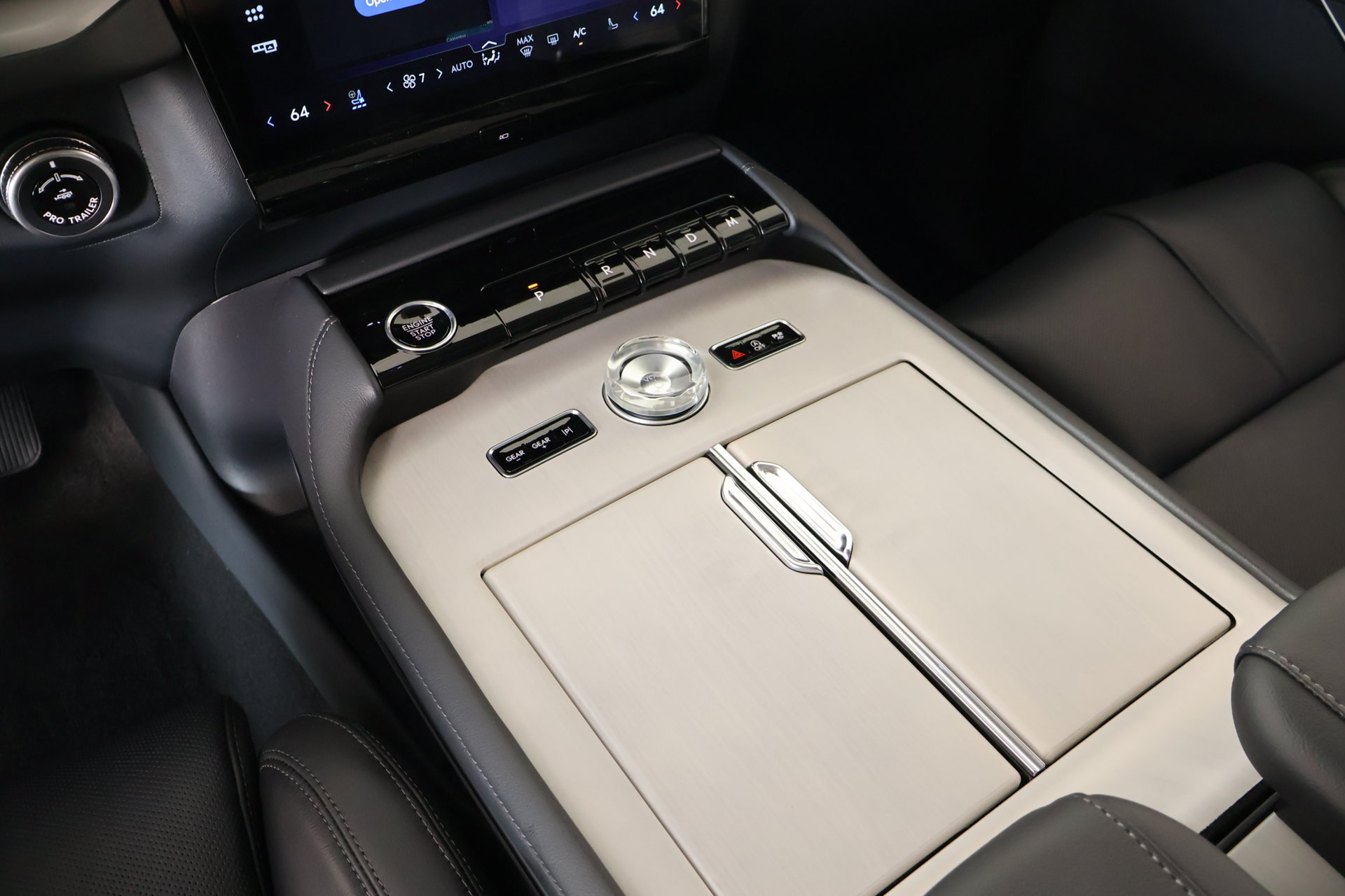 New 2026 Lincoln Navigator Premiere AWD/4WD image 8