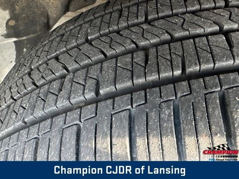 Used 2024 Jeep Compass Latitude AWD/4WD image 36