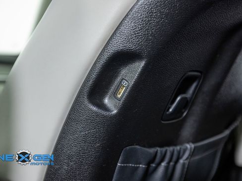 Used 2020 Kia Telluride S w/ S 8 Passenger Seating Package FWD image 31