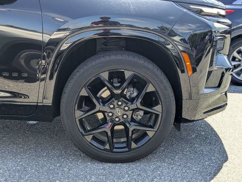 Used 2024 Chevrolet Traverse RS w/ LPO, Floor Liner Package AWD/4WD image 10