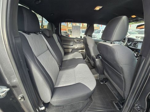 Used 2022 Toyota Tacoma TRD Off-Road image 22