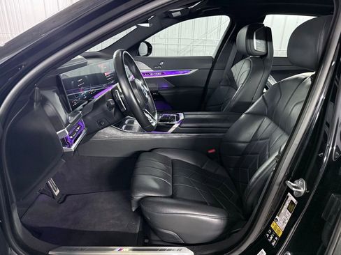 Used 2023 BMW 760i xDrive w/ Executive Package image 19