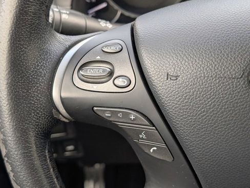 Used 2017 INFINITI Q70 L 3.7 image 22