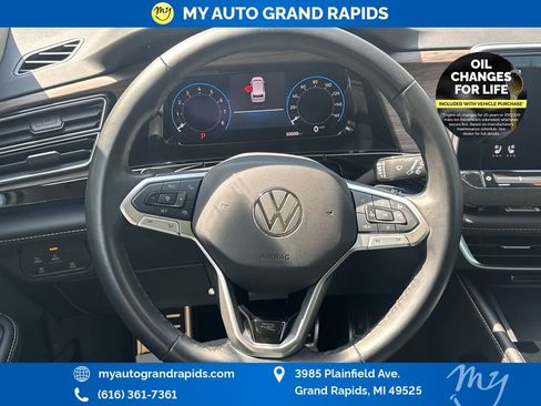 Used 2024 Volkswagen Atlas SEL Premium R-Line AWD/4WD image 13
