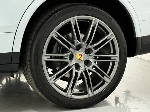 Used 2018 Porsche Cayenne Platinum Edition image 46