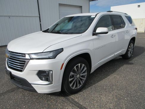 Certified 2022 Chevrolet Traverse Premier w/ LPO, Floor Liner Package AWD/4WD image 1