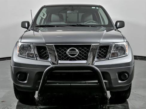 Used 2019 Nissan Frontier SV image 4
